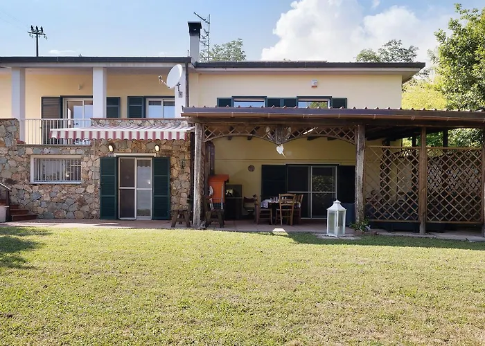 Gloria Villa *
