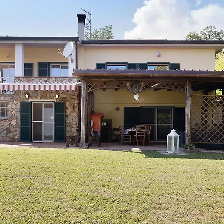 Gloria Villa *